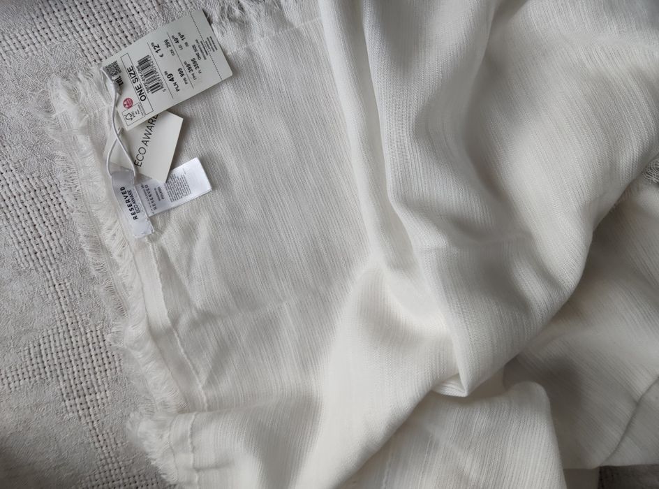 Chusta biała Reserved 103 x 103 cm