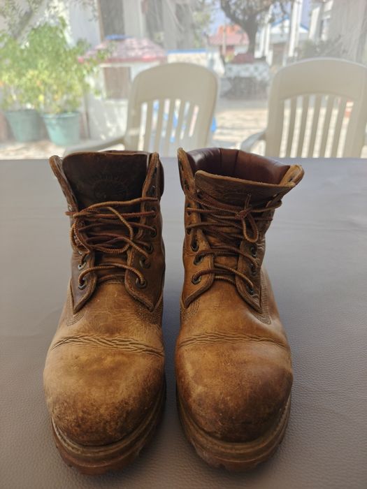 Vendo botas Timberland originais N 40 com pouco uso.