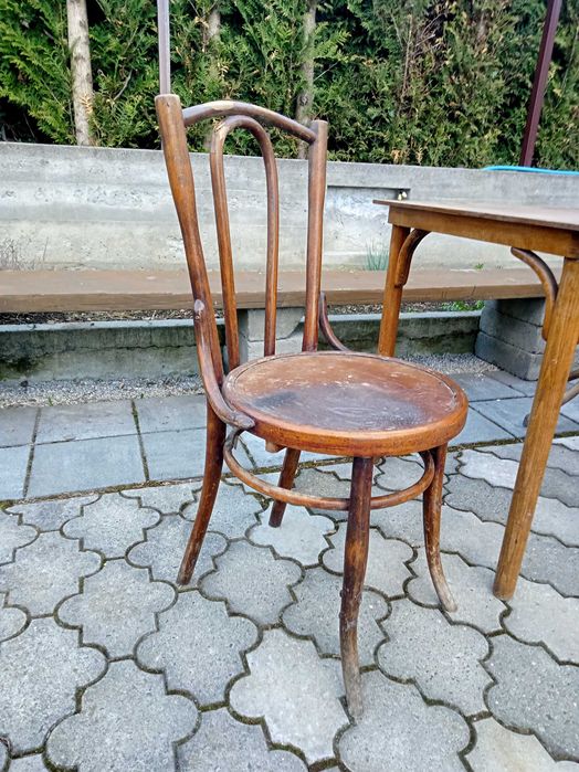 Stary wieszak, stół,  2 krzesła, komplet, Thonet, krzesło gięte