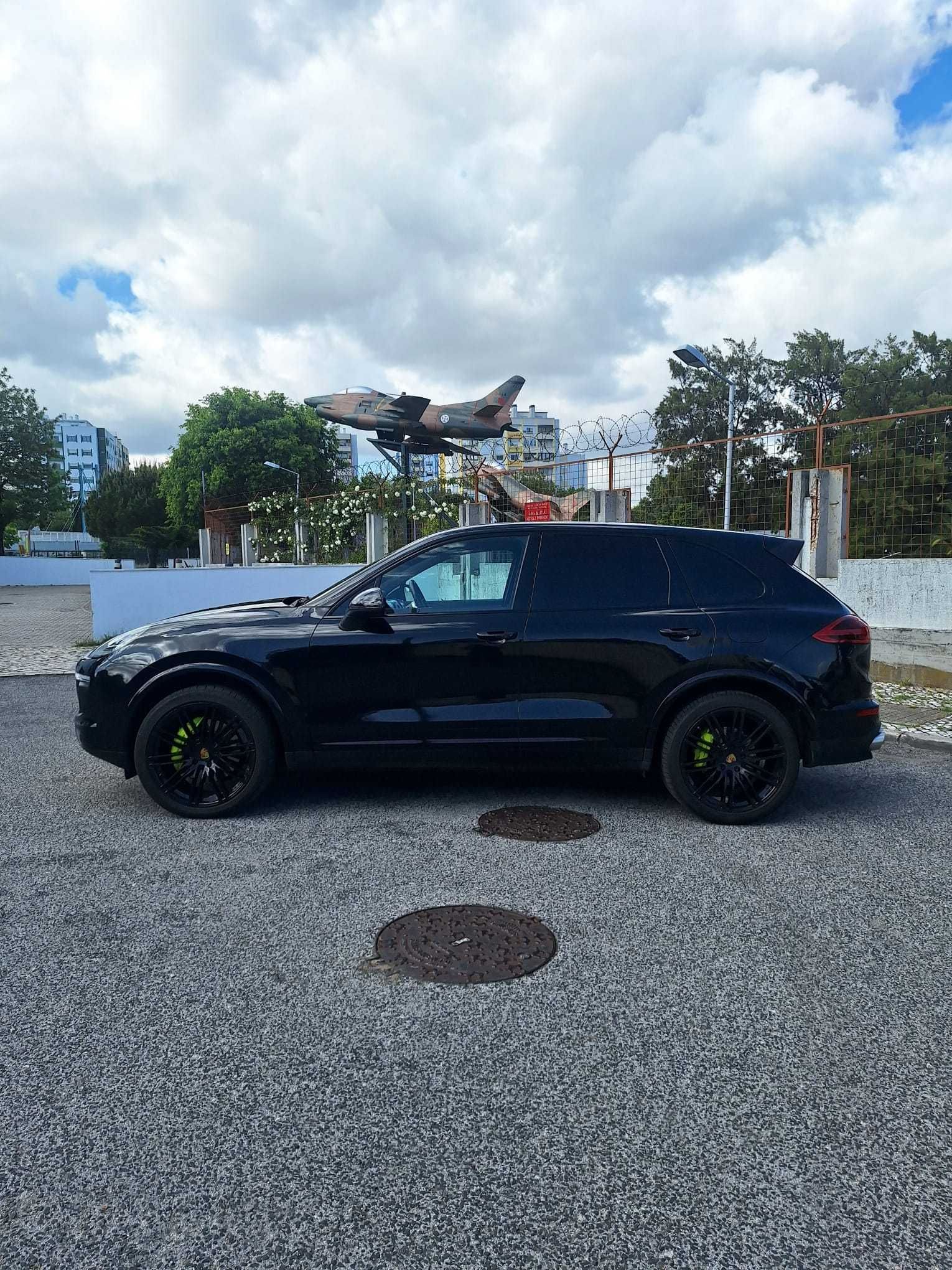 Porsche Cayenne S - Plug-in Hybrid Platinum Edition