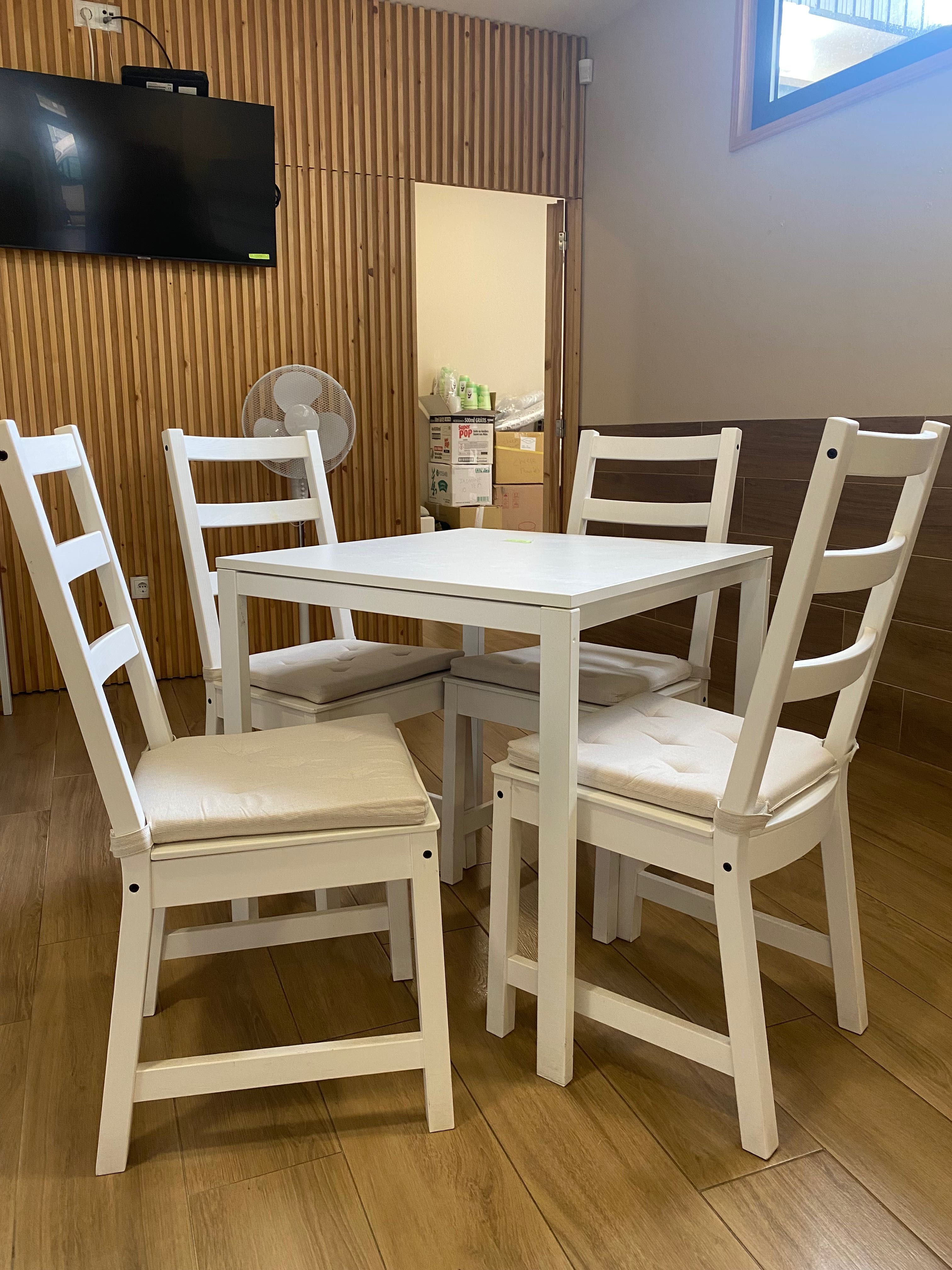 Mesas branca IKEA