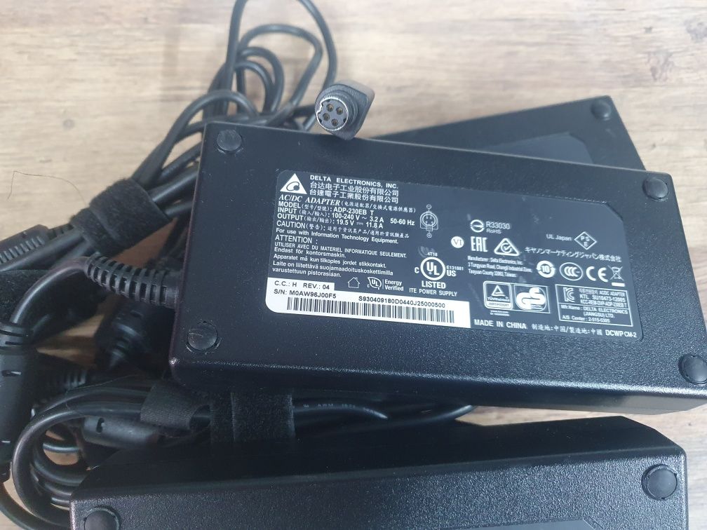 Зарядка зарядное блок питания живлення Deltaelectronics 230w 4pin ориг