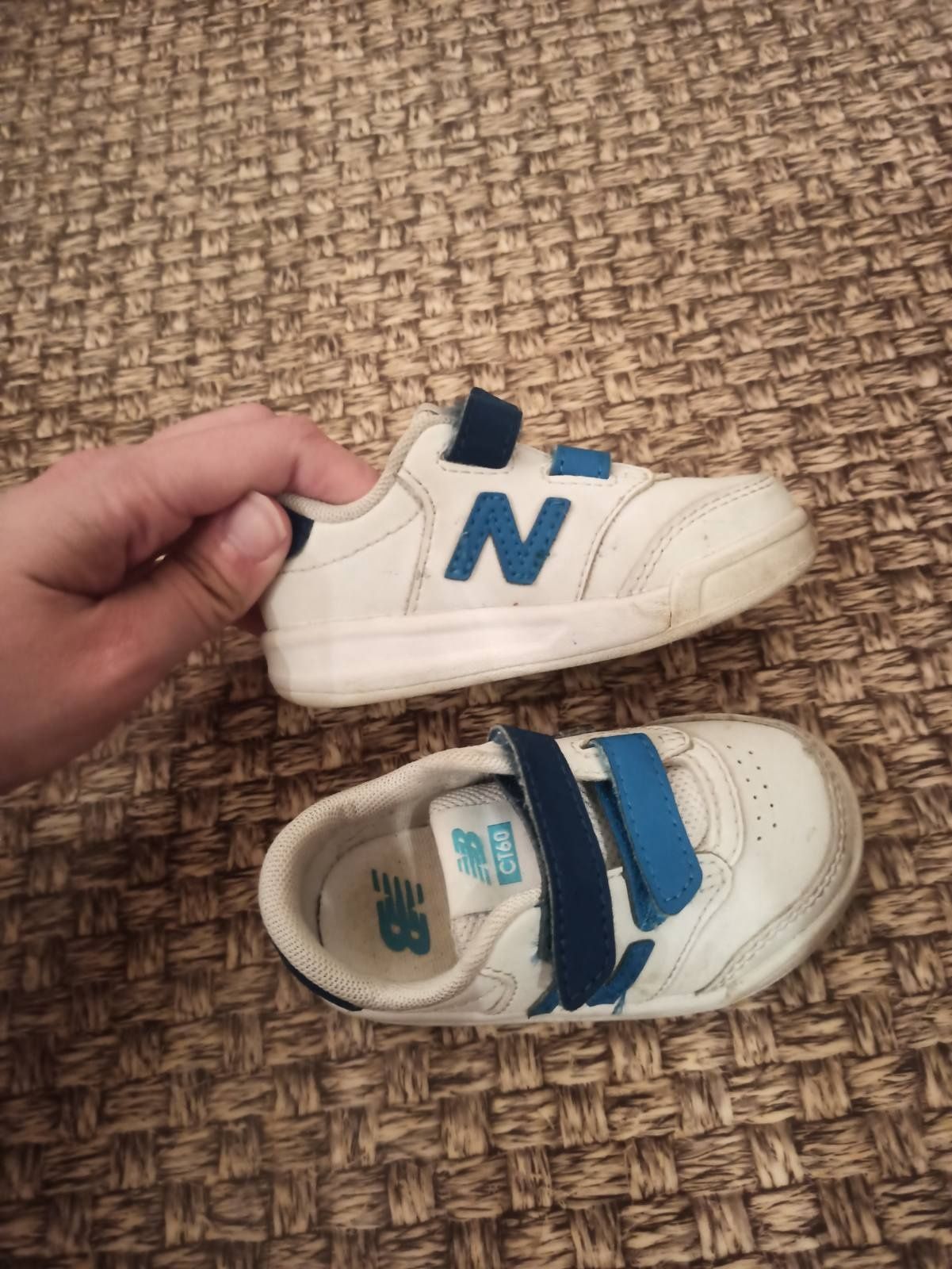 Дитячі білі кеди кросівки на липучках New Balance CT60 блакитні сині
