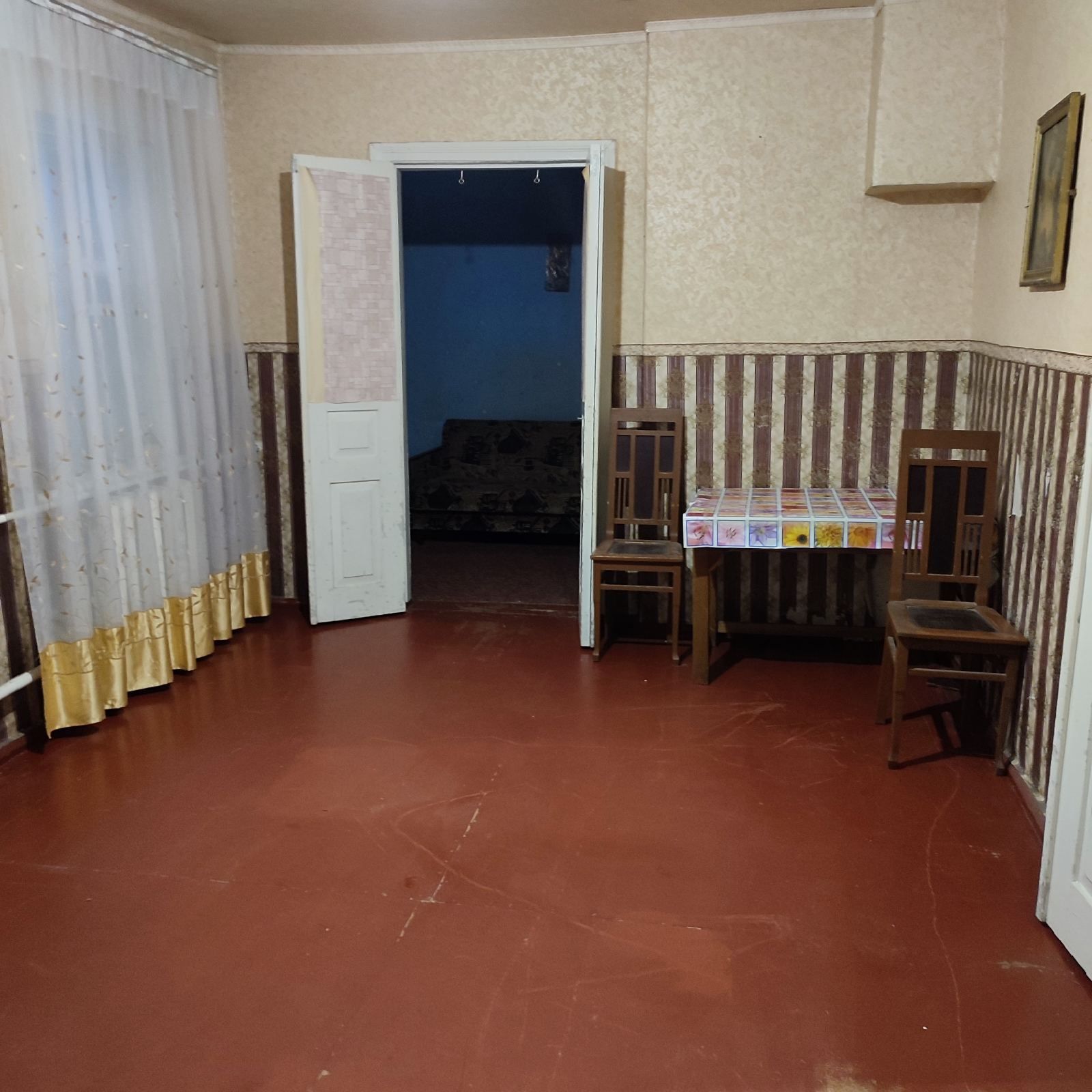 Продам дом  в самом центре Новая Водолага  дом с удобствами