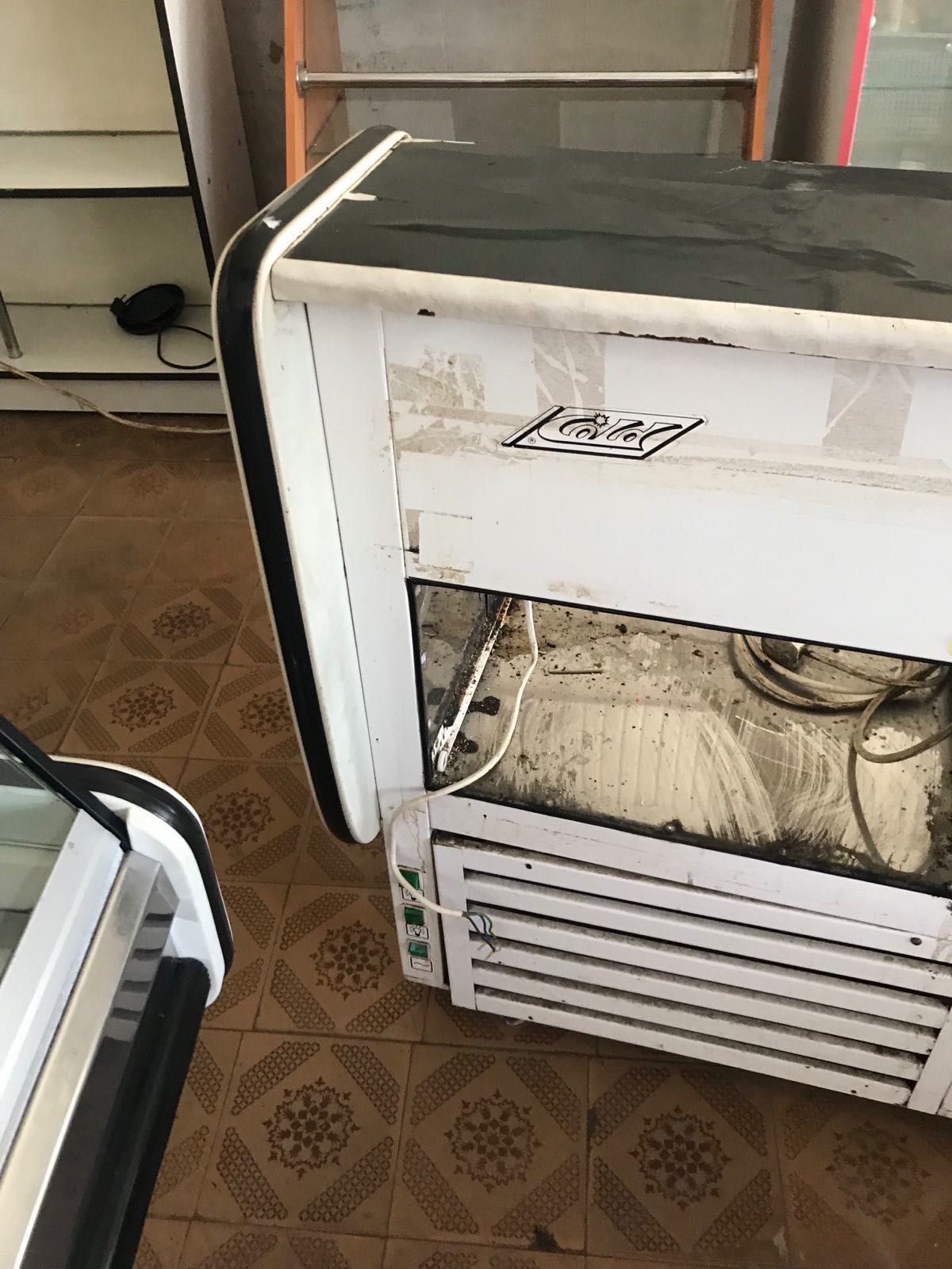 Продам вітрини холодильник з