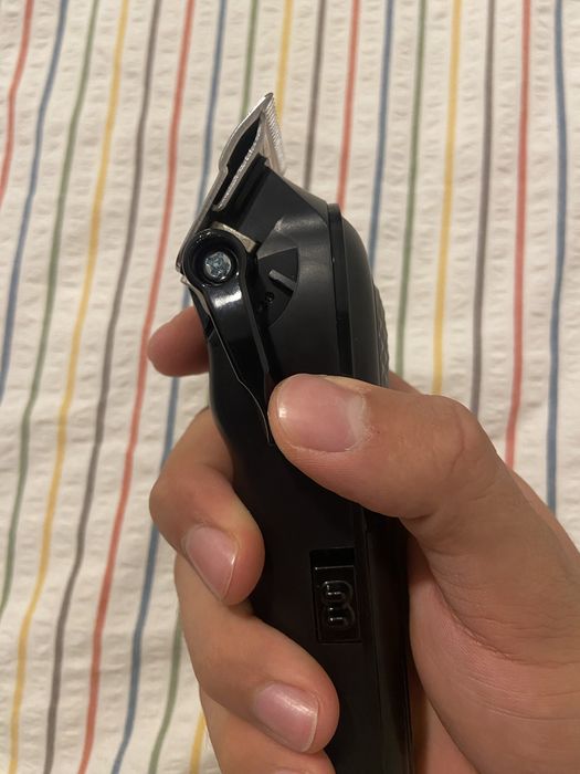 Máquina de Barbear Profissional KM-1017 (Kemei)