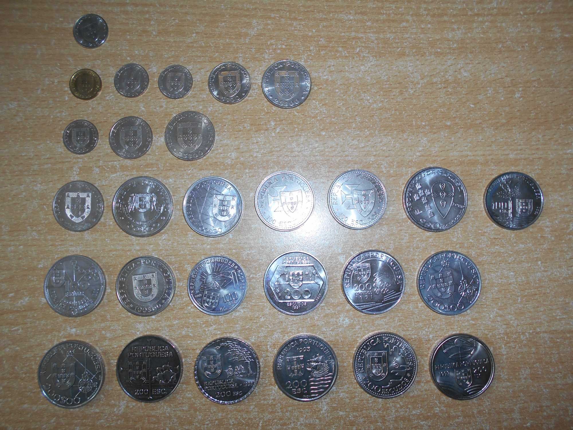 28 moedas comemorativas de coleção (escudos). Não circuladas (Belas).
