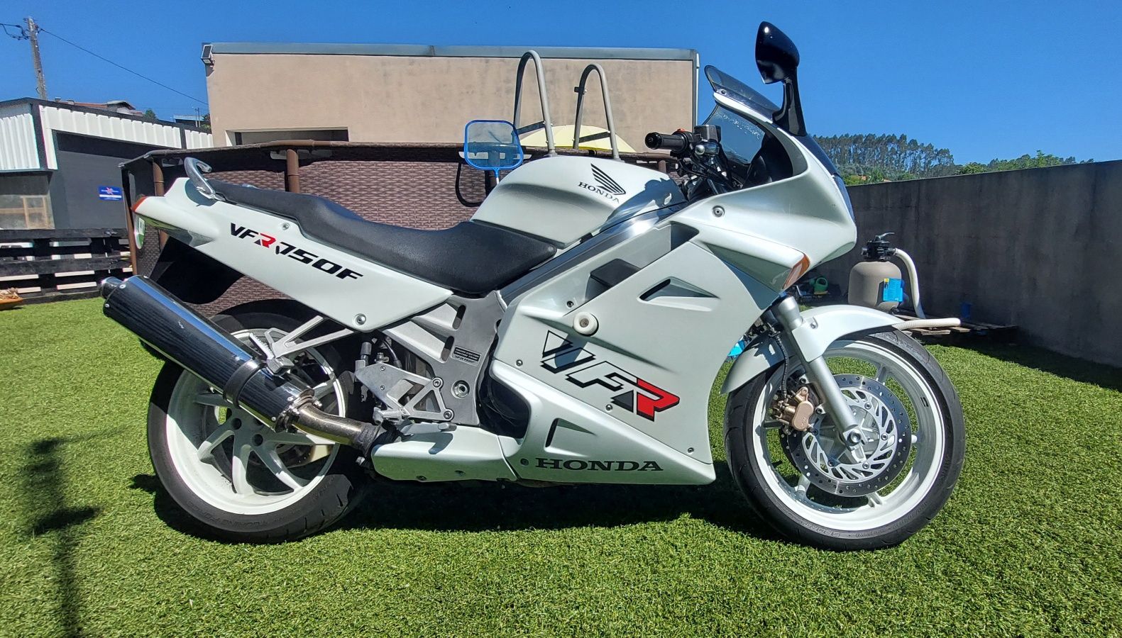 Honda VFR 750F RC36