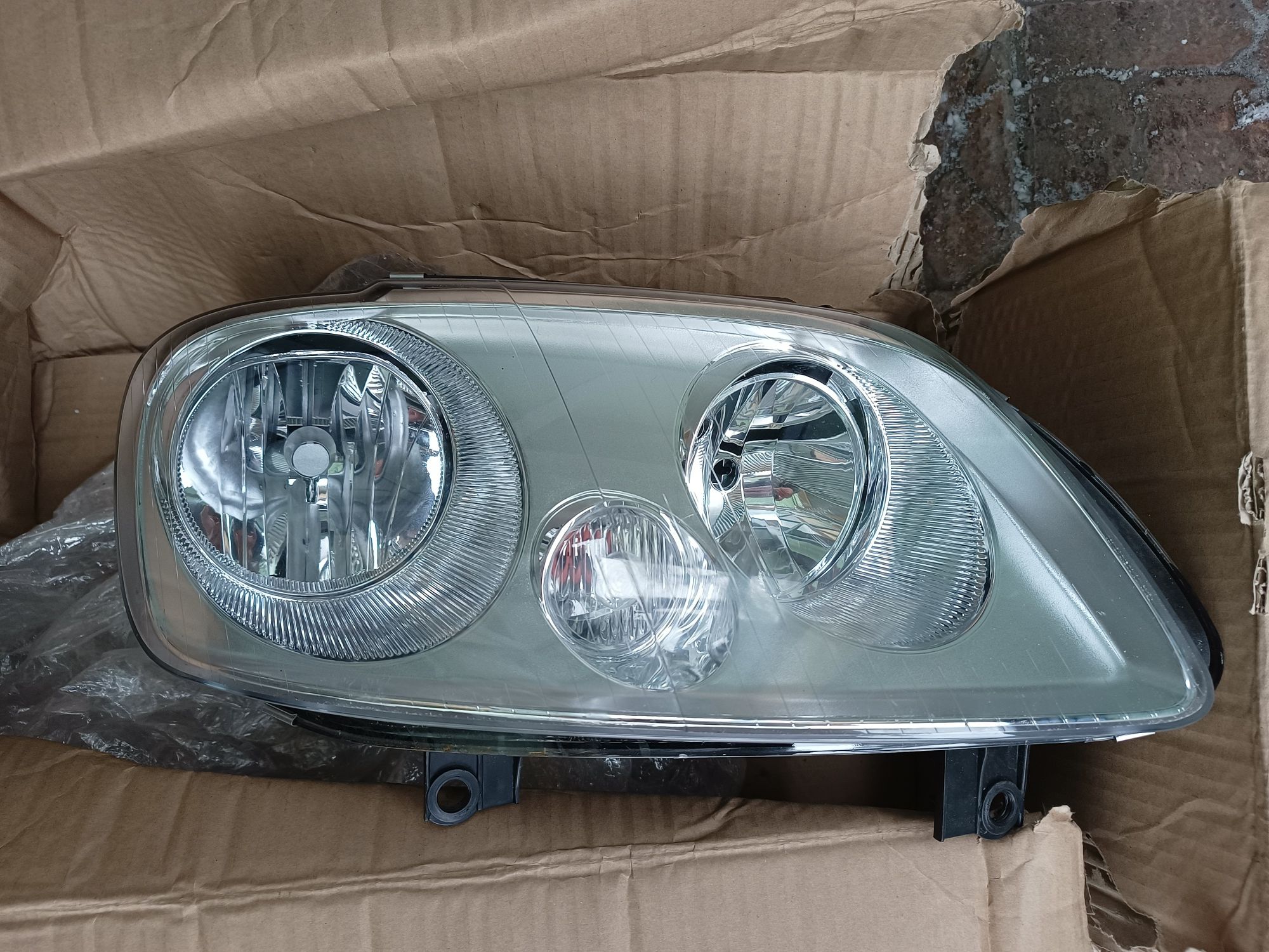 VW Caddy Touran lampa prawa NOWA