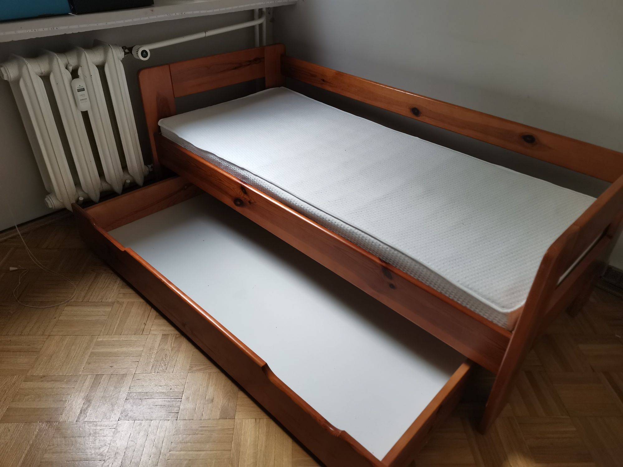 Łóżko 160x70 cm z materacem