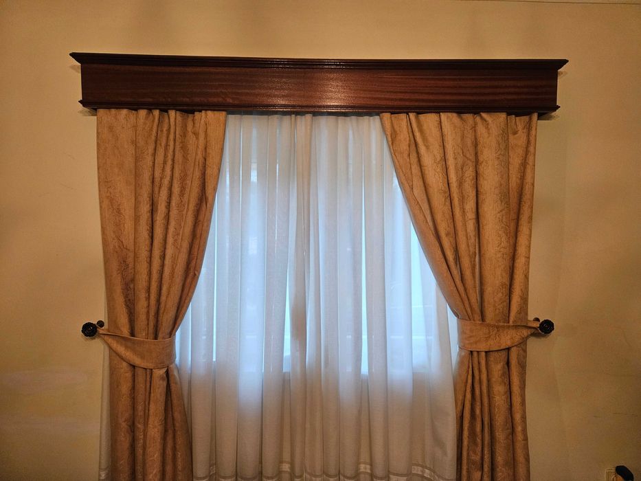 Sanefas com cortinados