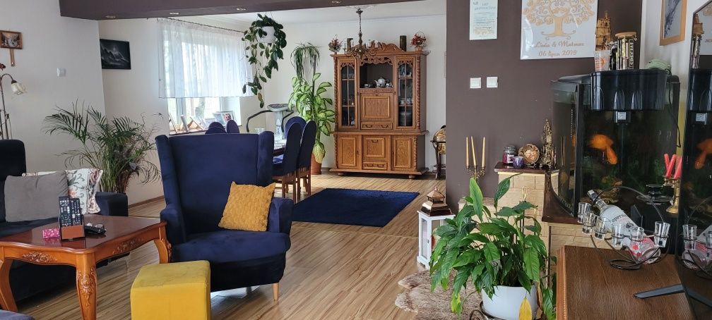 Sprzedam dom z ogrodem i garażami