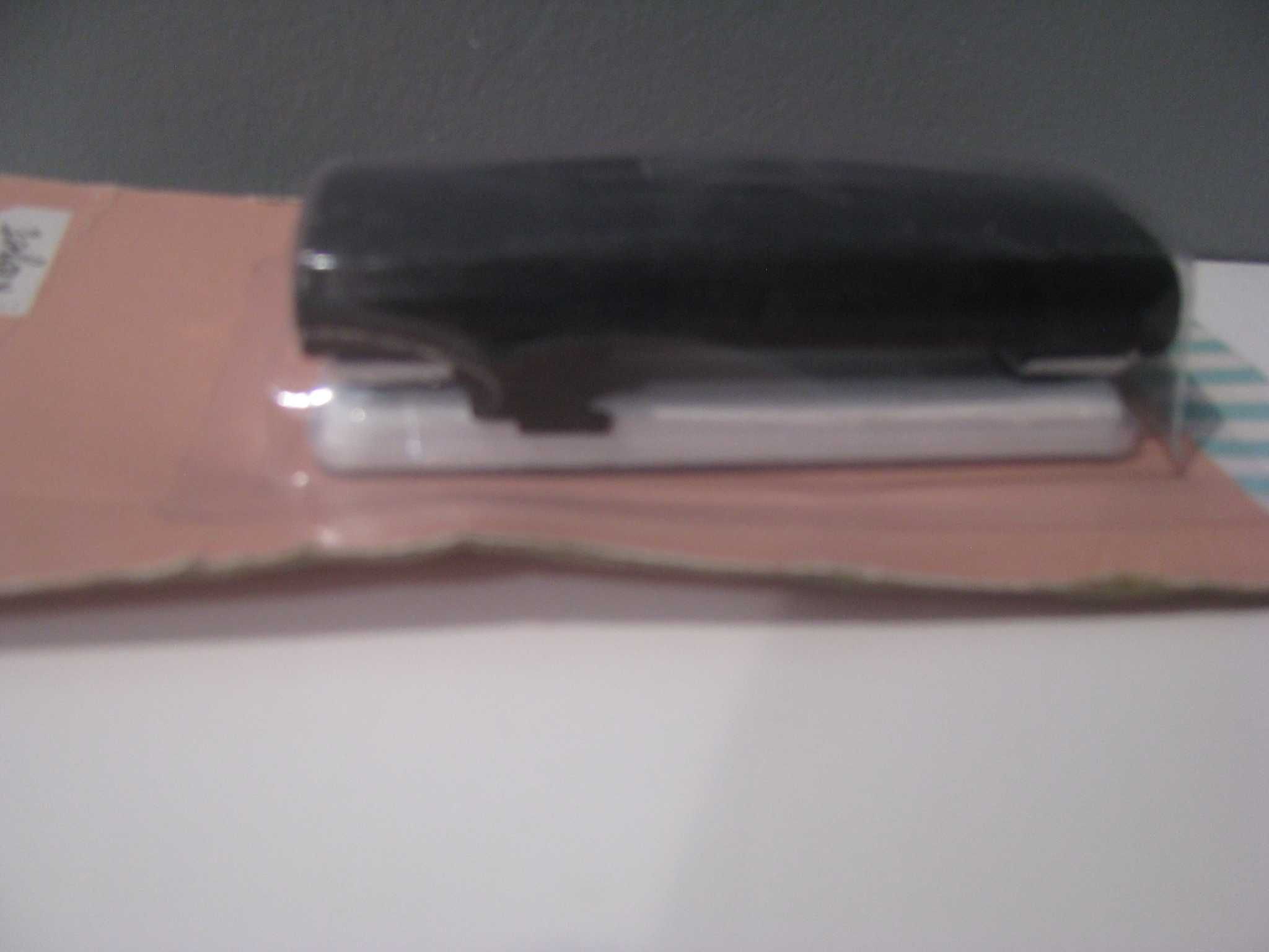 Nowy dziurkacz czarny Kayet szkolny biurowy 8cm poręczny