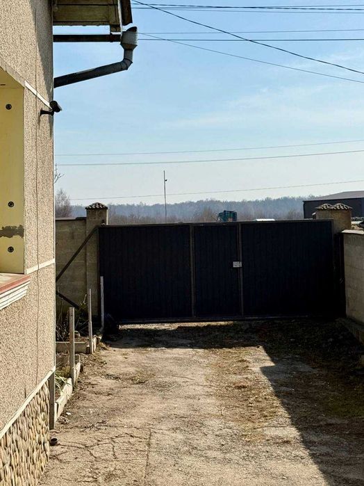 Продається приватний будинок в 5-ти хв. від Івано-Франківська