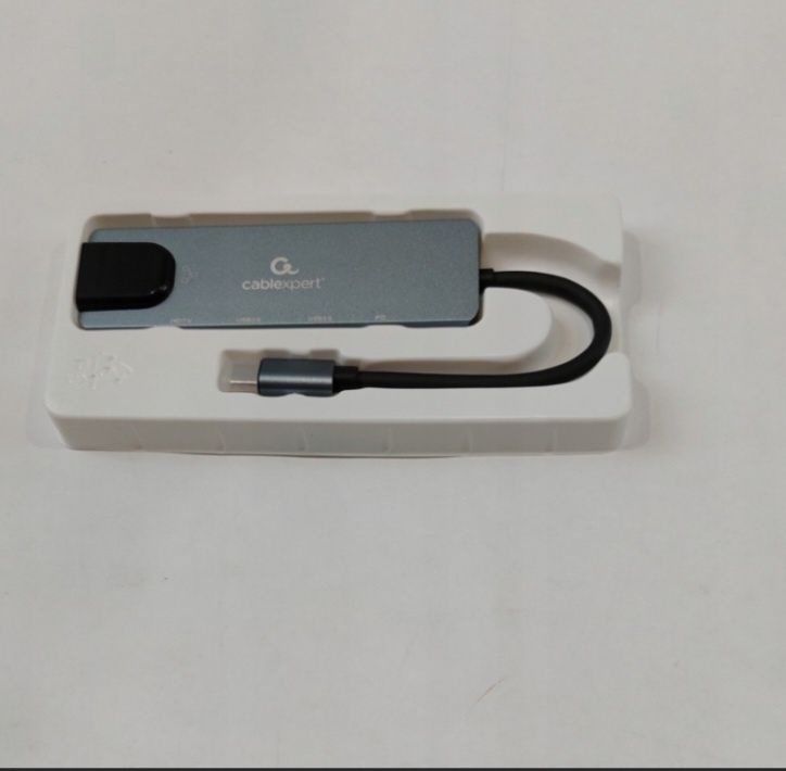 Hub USB Gembird A-CM-COMBO5-04

Odtwarzacz MP3/MP4 8 GB z radiem FM
Od