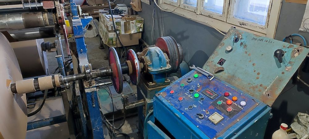 Бобіно різка для розділу рулонів картону на бобіни