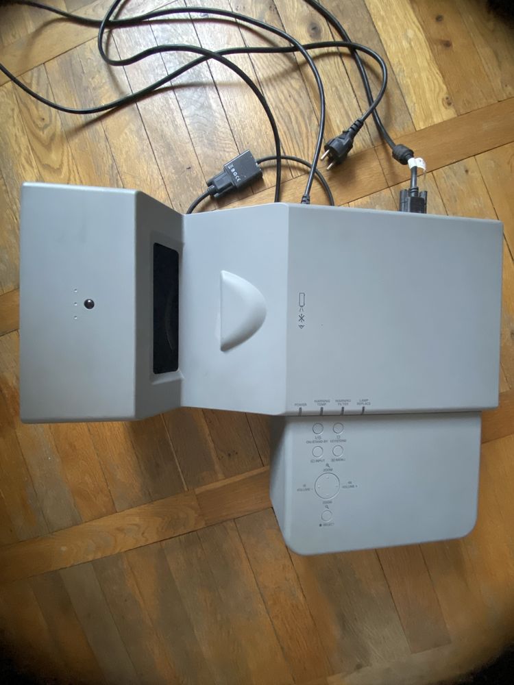 Projektor krótko rzutnik Sanyo PLC-XL50 Projector