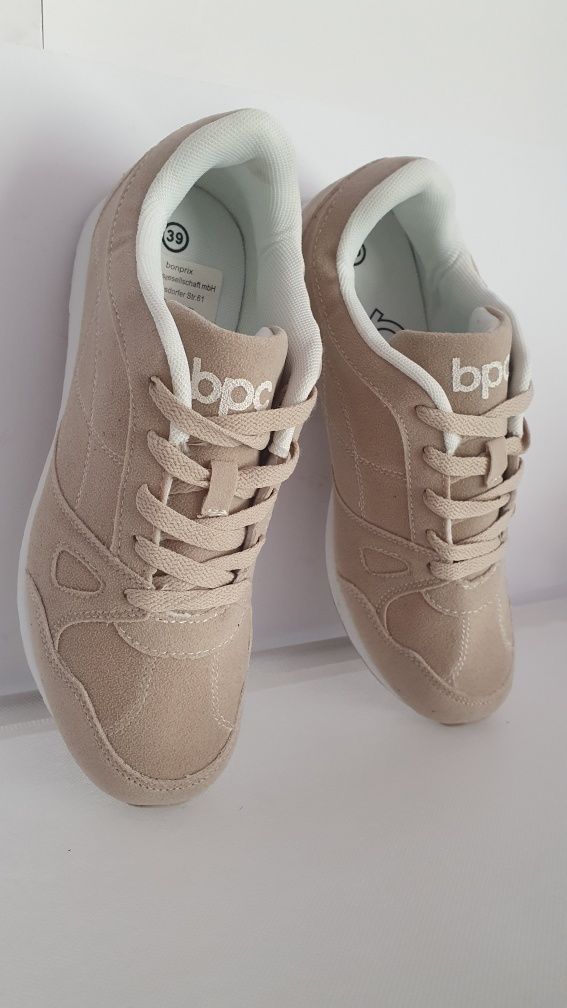 Buty sportowe Bpc Bonprix w modnym kolorze Rozmiar 39