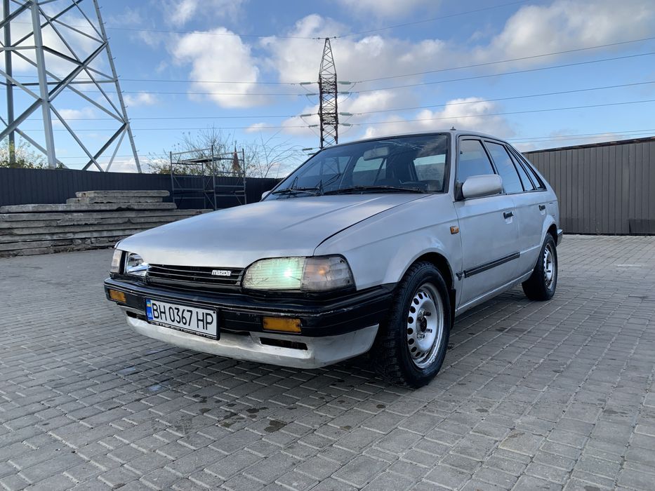 Мазда 323 в хорошем состояние