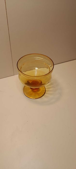 Cukiernica ze szkła kolorowego