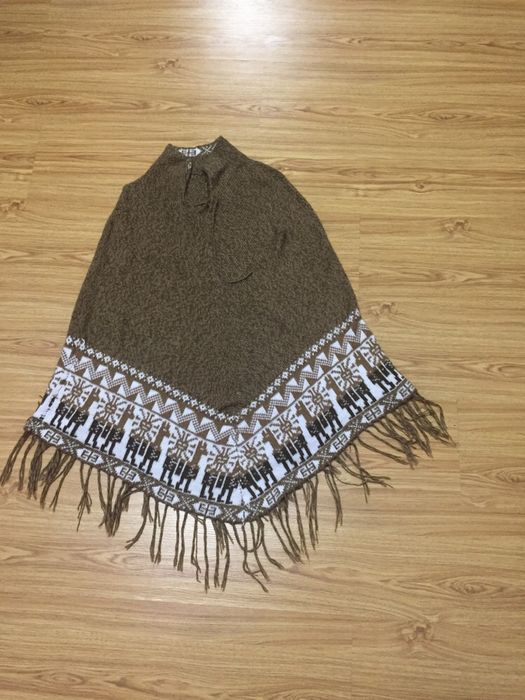 Накидка.Склад вовна. Розмір 34-38. Звільняю шафу