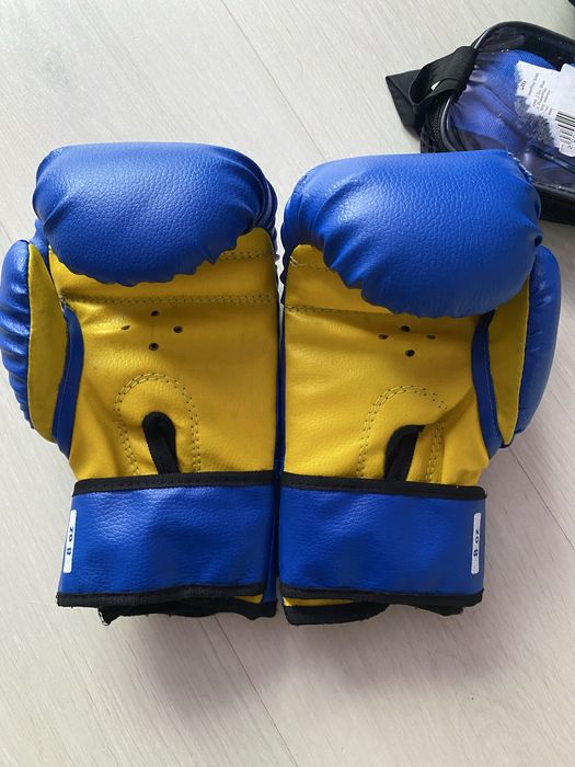 Набір для боксу (перчатки, шолом, бинти)