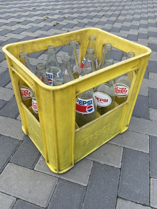 Pepsi Cola 1L PRL butelki z lat 80” razem ze skrzynką