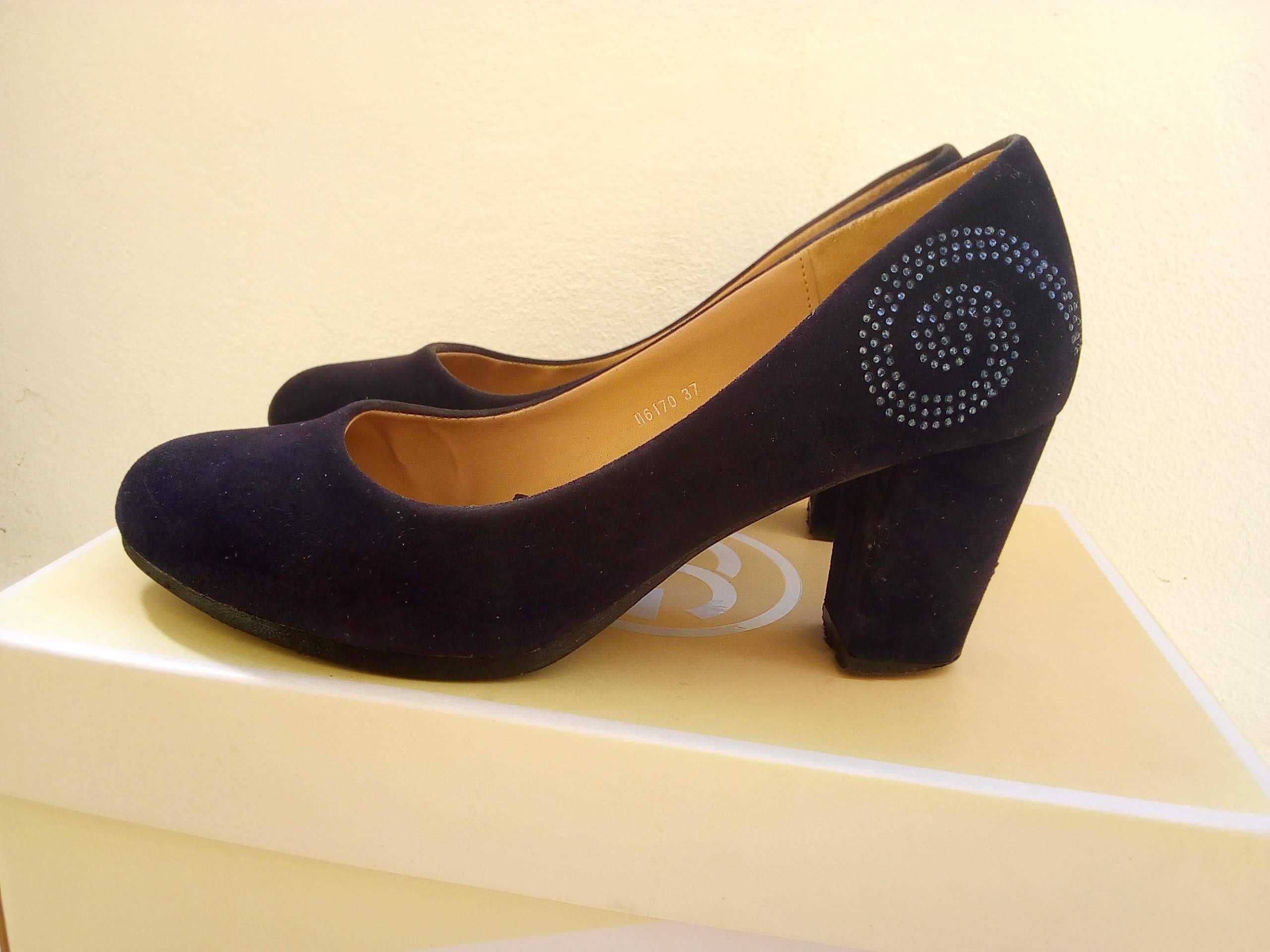 Sapatos azuis com detalhe em brilhantes - Tamanho 37