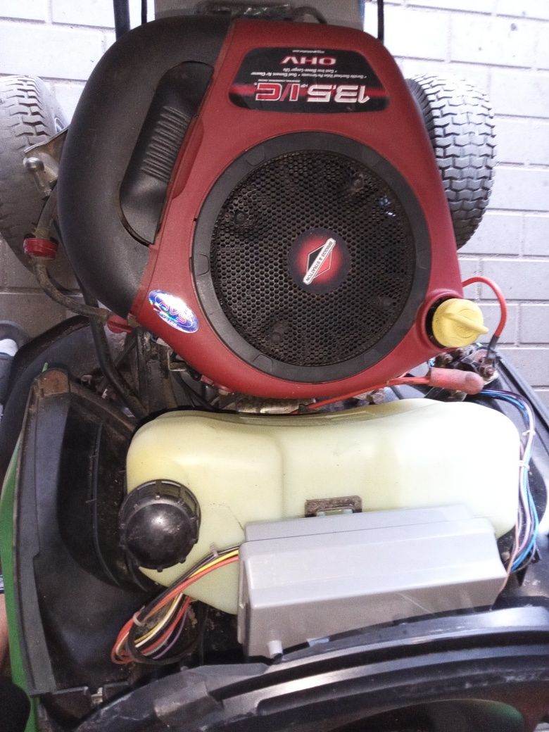 Traktorek Viking MT 585