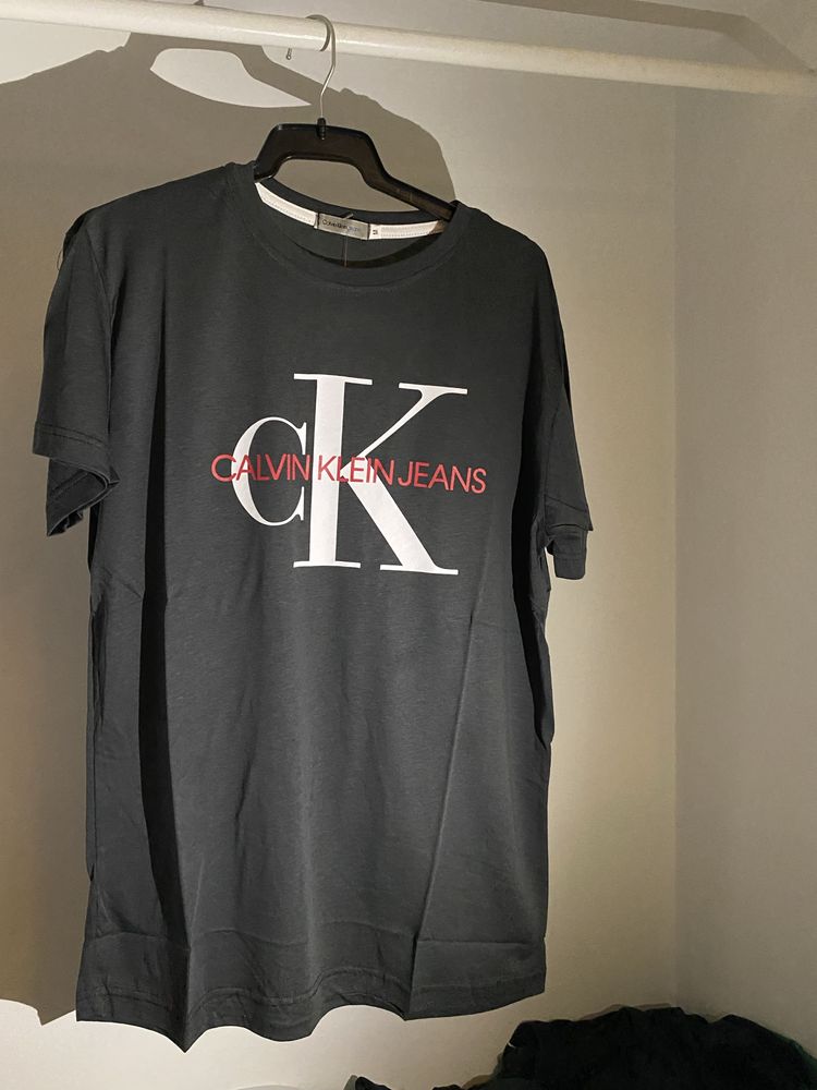 Tshirt preta da Calvin Klein