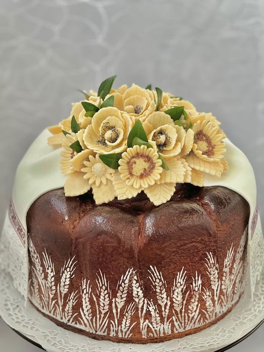 Торти, короваї, кенді бар на замовлення.