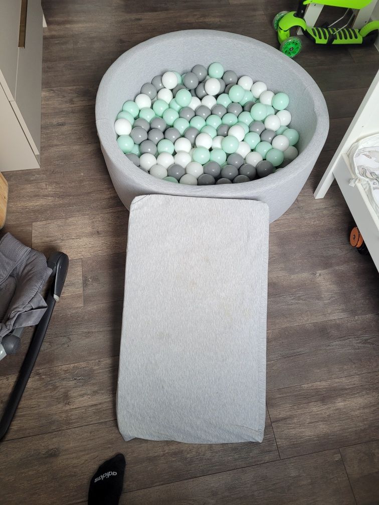 Basen z kulkami i podestem kiddy moon