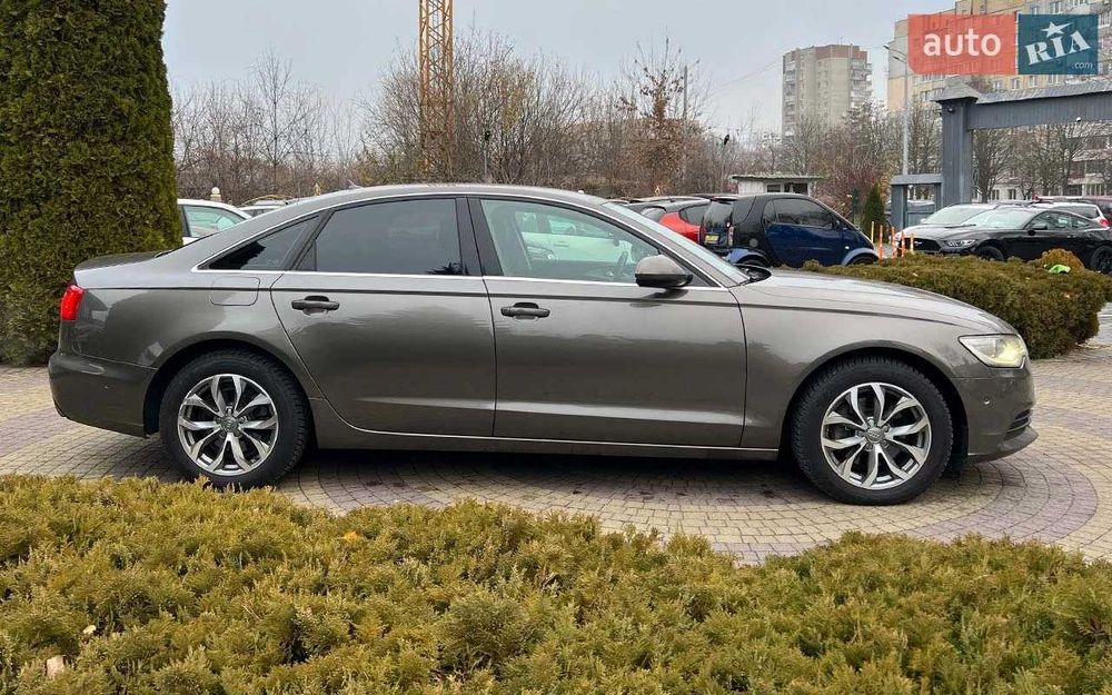 AUDI A6 автомобіль