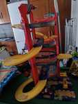 Garagem com 4 pisos crianças
