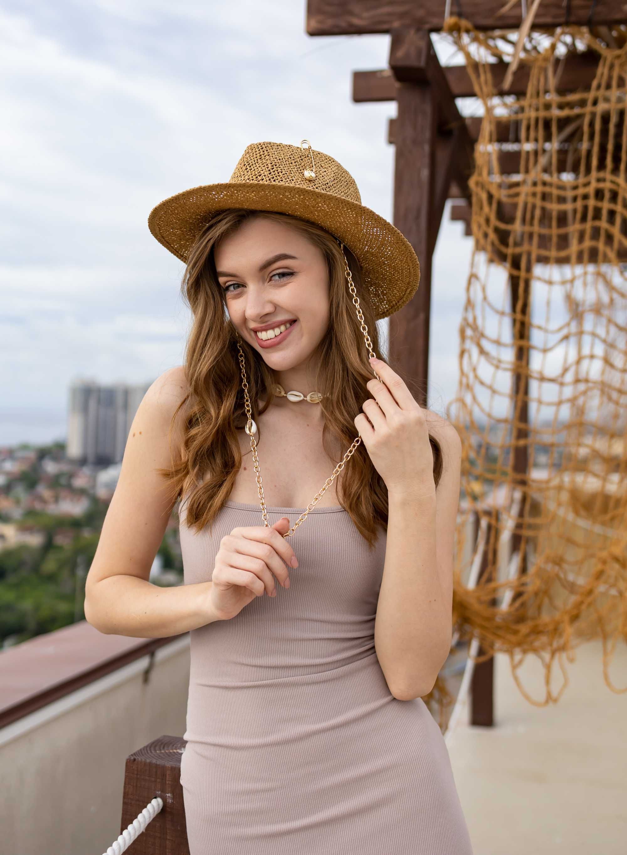 Літній плетений капелюх Федора з ланцюгом та мушлями каурі AMAZONIA
