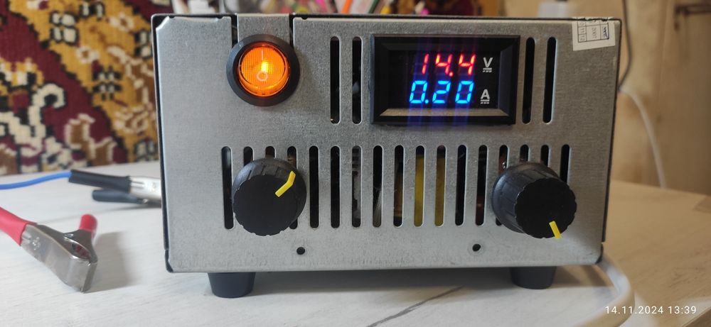 Зарядний пристрій для авто 0-21v, 10A