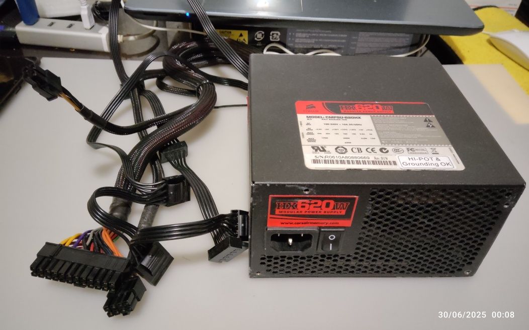 Fonte de alimentação modular Corsair HX620W como nova impecável