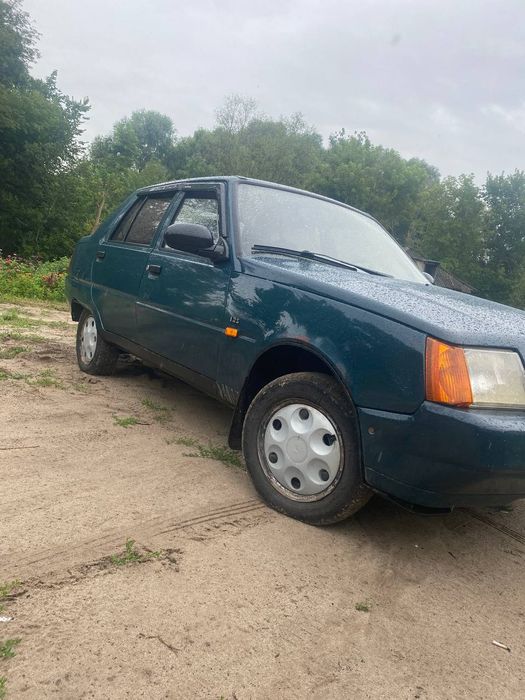 Срочно .Продам ЗАЗ 110307 , 2004 г.в. На ходу . Бензин.