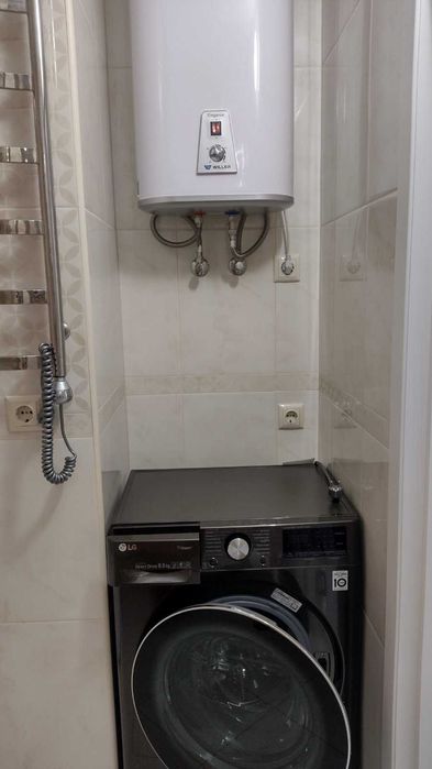 М Осокорки 10 хв,   євроремонт, генератор в будинку. два санвузли