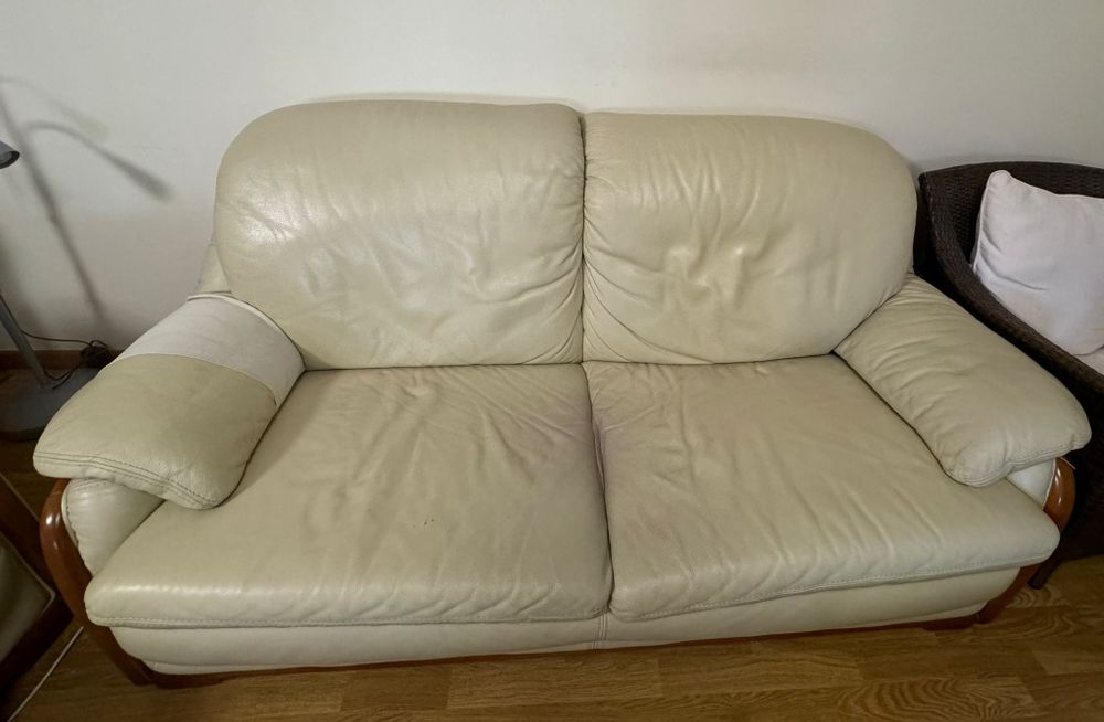 2 sofás em pele usados para sala de estar