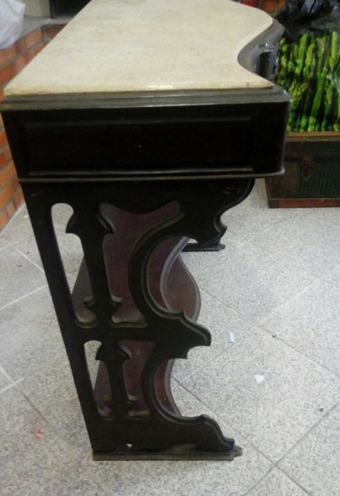 Móvel antigo / Consola