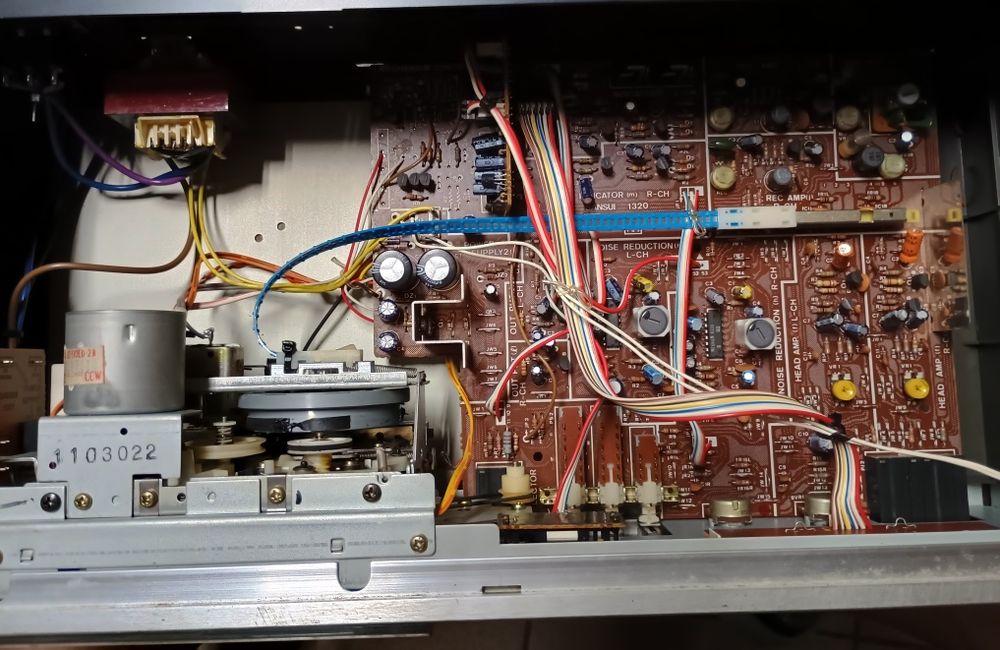 Zabytkowy Magnetofon Sansui