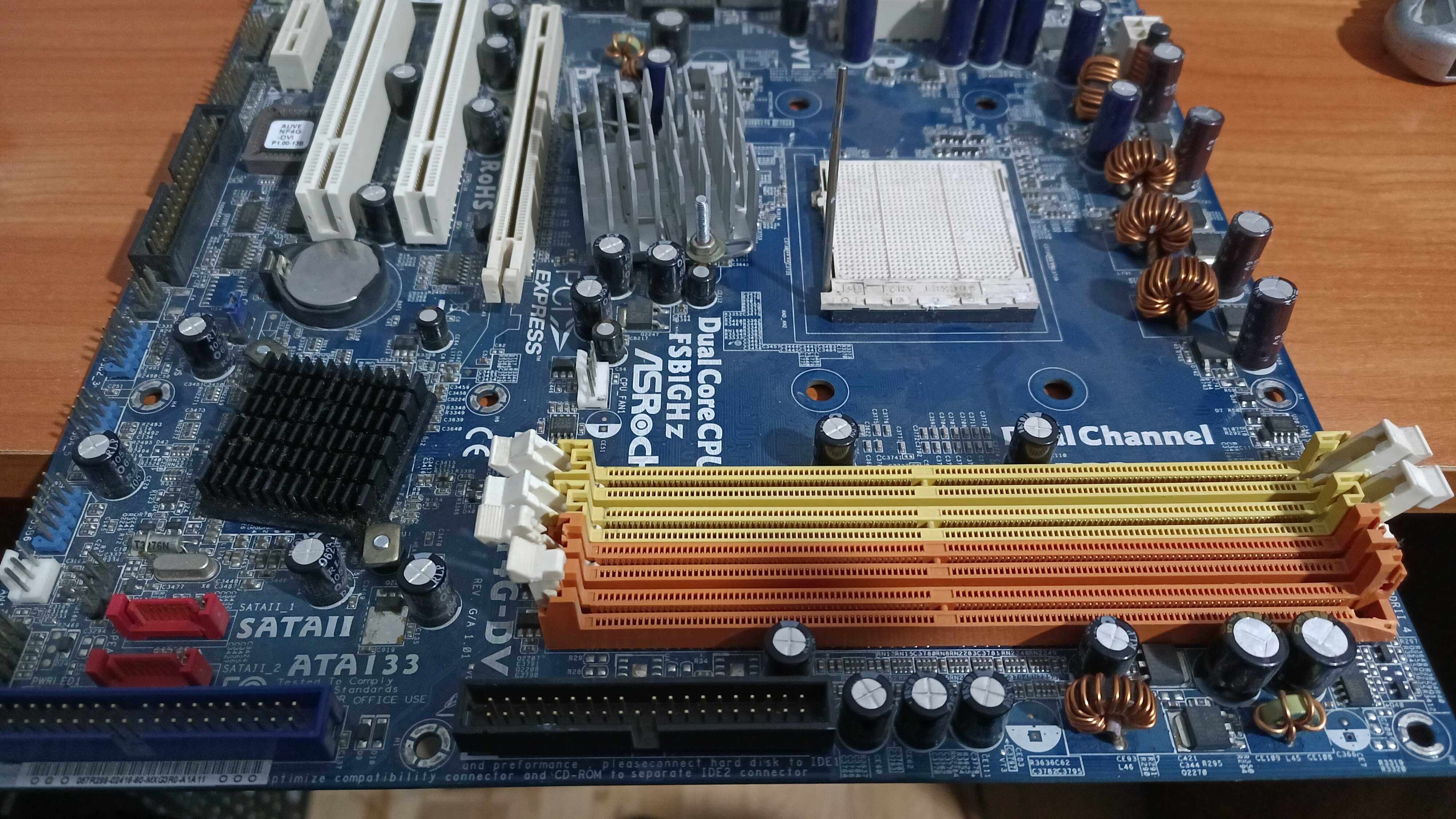 ASRock ALIVE-NF4G-DVI (Athlon™ 64FX / 64 X2 / 64)