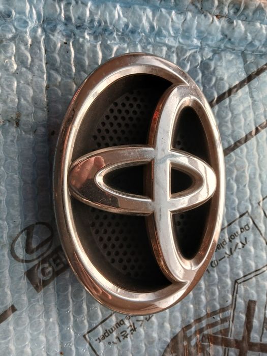 Znaczek emblemat logo TOYOTA AURIS I  lift RAV4