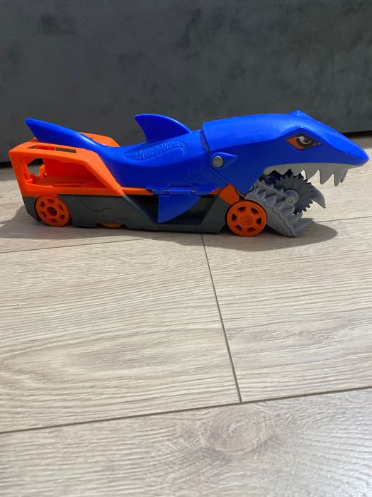 Hot weeks shark акула