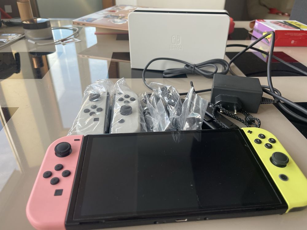 Nintendo Switch OLED + додатковий набір joy-con