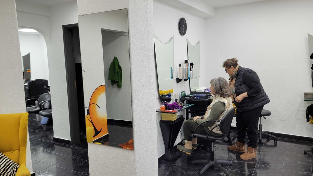 Cabeleireiro   e Barbeiro Carnaxide  pronto começar trabalhar