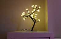 Candeeiro árvore flores. Luminária / luz de presença. Gato Preto