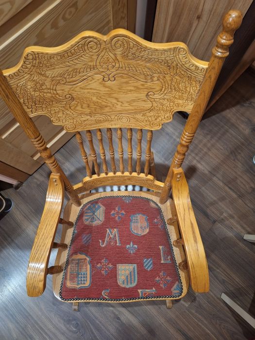 Fotel bujany drewniany