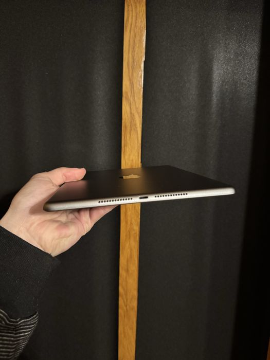 Apple iPad 6 32  Wi-Fi  Планшет